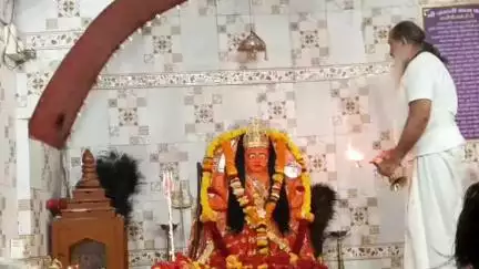 बड़वाह: बड़वाह: जयंती माता मंदिर में गुप्त नवरात्रि की महाअष्टमी पर माता का विशेष शृंगार, भक्तों ने किए दर्शन