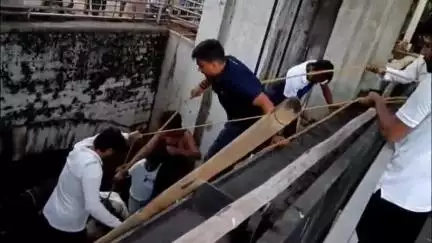 लाडपुरा: किशोरपुरा थाना क्षेत्र की दायी मुख्य नहर में मिला एक महिला का शव, शिनाख्त के प्रयास में गोताखोरों ने निकाला बाहर