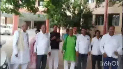 बरवाडीह: उत्तर प्रदेश में यादव परिवार के साथ हुई घटना पर लातेहार प्रांतीय यादव महासभा ने उपायुक्त को ज्ञापन सौंपा
