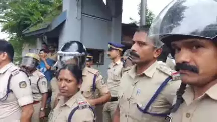 മാനന്തവാടി: ഡി.എം.ഒ ഓഫീസിലേക്ക് യൂത്ത് ലീഗ് നടത്തിയ മാർച്ചിൽ സംഘർഷം
