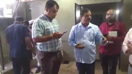 సిరిసిల్ల: జిల్లాలోని ప్రభుత్వ సంక్షేమ వసతి గృహాల్లో కలెక్టర్ సందీప్ కుమార్ ఝా ఆకస్మిక తనిఖీ