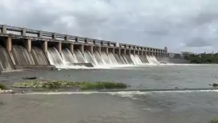 ಹೊಸಪೇಟೆ: ತುಂಗಭದ್ರಾ ಜಲಾಶಯದಿಂದ 12 ಕ್ರಸ್ಟ್ ಗೇಟ್‌ಗಳ ಮೂಲಕ 35100 ಕ್ಯೂಸೆಕ್ ನೀರು ಬಿಡುಗಡೆ