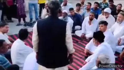 किच्छा: सिरौलीकलां में नैतिक और सामाजिक सुरक्षा का भरोसा मिलने के बाद सफाई कर्मियों ने कार्य बहिष्कार किया समाप्त