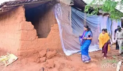 सूरजपुर: मंत्री राजवाड़े ने जिले के हाथी प्रभावित क्षेत्रों का किया दौरा, पीड़ित परिवारों को शीघ्र मुआवजा देने के दिए निर्देश