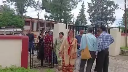 द्वाराहाट: त्रिस्तरीय पंचायत चुनाव को लेकर द्वाराहाट में अब तक 616 नामांकन पत्रों की खरीद, 144 नामांकन पत्र हुए दाखिल