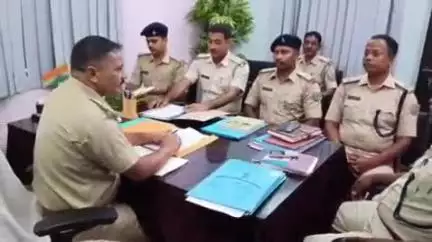 महेशपुर: एसडीपीओ विजय कुमार ने थानेदारों के साथ की क्राइम मीटिंग, मुहर्रम पर क्षेत्र में नज़र रखने का दिया सख्त निर्देश
