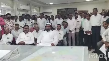 દાહોદ: જિલ્લા વિકાસ અધિકારીને દેવગઢ બારીયા અને ધાનપુરમાં ચાલતી તપાસને લઈને આવેદન આપ્યું