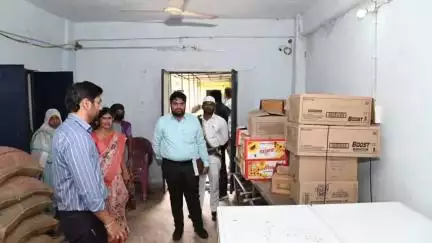 అసిఫాబాద్: విద్యార్థులకు నాణ్యమైన ఆహారాన్ని అందించాలి: జిల్లా కలెక్టర్ వెంకటేష్ ధోత్రే