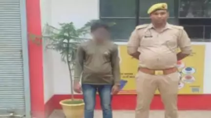 बारा: दुष्कर्म के वांछित अभियुक्त को शंकरगढ़ पुलिस ने गाढ़ा कटरा पेट्रोल टंकी के पास से गिरफ्तार कर भेजा जेल