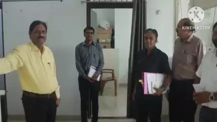 आगर: एडीएम ने कलेक्टर कार्यालय आगर की विभिन्न शाखाओं का किया निरीक्षण, विभागीय रिकॉर्ड का किया अवलोकन