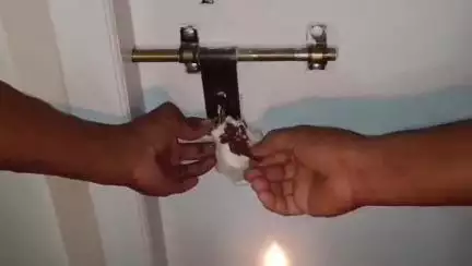 তুফানগঞ্জ ১: তুফানগঞ্জ শহরেরপলি ক্লিনিক ও ওষুধের দোকানগুলিতে করা হল অভিযান, কাগজপত্র ঠিক না থাকায় সিল করা হল একটি পলি ক্লিনিক