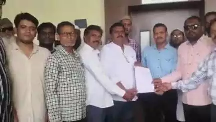 नेर: नालेसफाई करण्याबाबत नेर नगरपरिषदेच्या मुख्याधिकाऱ्यांना नागरिकांचे निवेदन