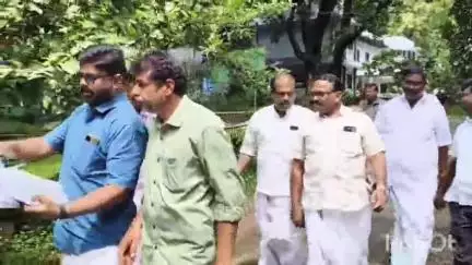 നിലമ്പൂർ: വന്യമ്യഗ ശല്യം മൂലം ടാപ്പിംഗ് നടത്താനാവാതെ തൊഴിലാളികൾ, INTUC നേതാക്കൾ നിലമ്പൂർ DFO ഓഫീസിലെത്തി നിവേദനം നൽകി