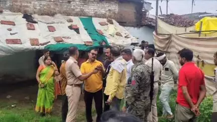 बालाघाट: लालबर्रा रेस्ट हाउस के पास न्यायालय के आदेश पर राजस्व व पुलिस विभाग ने हटाया अतिक्रमण