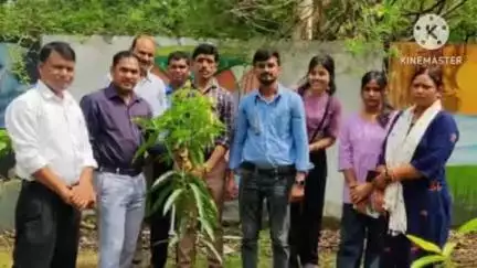 बांधवगढ़: जिला पंचायत उमरिया में 'एक पेड़ मां के नाम' अभियान के तहत किया गया पौधारोपण