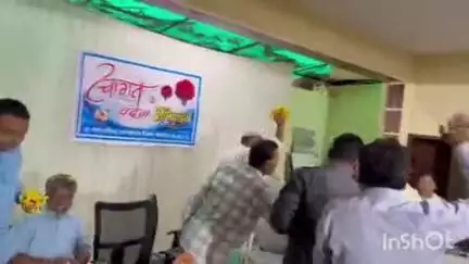 महेश्वर: मंडलेश्वर नगर परिषद में सफाई कर्मियों को पुष्प माला पहनाकर किया गया सम्मानित