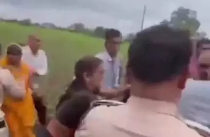 सीहोर: उलझावन गांव में श्मशान की ज़मीन को लेकर दो पक्षों में हुई मारपीट, वीडियो हुआ वायरल
