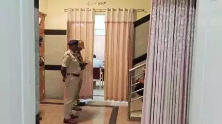 ಹನೂರು: ಪಟ್ಟಣದಲ್ಲಿ ಅರಣ್ಯಾಧಿಕಾರಿಗಳ ಜತೆ ಉಸ್ತುವಾರಿ ಸಚಿವ ವೆಂಕಟೇಶ್ ಗುಪ್ತ ಸಭೆ