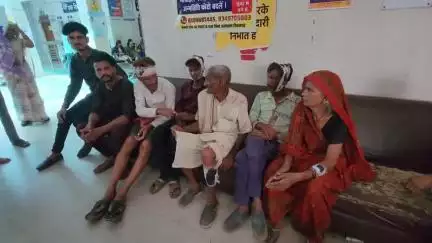 टीकमगढ़: सेमरखेरा गांव में दो दर्जन से अधिक लोगों ने की मारपीट, कुल्हाड़ी व लाठी-डंडों से हमले में 6 लोग घायल