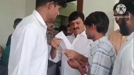 ఖమ్మం అర్బన్: కాలయాపన లేకుండా రీయింబర్స్‌మెంట్‌ విడుదల చేయాలని PDSU ఆధ్వర్యంలో నగరంలో మంత్రి పొంగిలేటికి వినతి