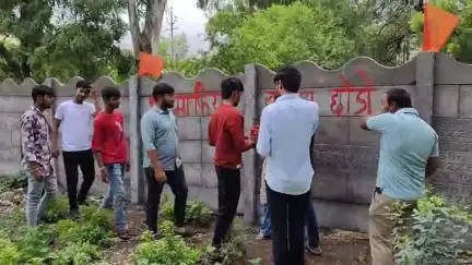 मंदसौर: नई आबादी में BSNL टावर के पास गर्ल्स हॉस्टल की जमीन पर अतिक्रमण के विरोध में ABVP ने किया प्रदर्शन