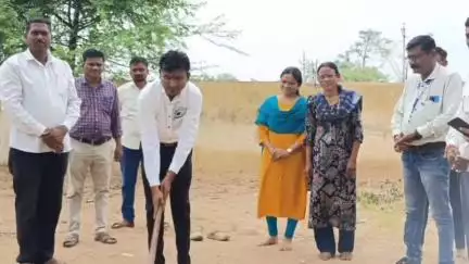मोहाडी: खुटसावरी येथे आमदार राजू कारेमोरे यांच्या प्रयत्नातून मंजूर झालेल्या तलाठी कार्यालय इमारतीचा भूमिपूजन सोहळा पार पडला
