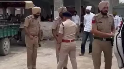 ਸਰਦੂਲਗੜ੍ਹ: ਪੁਲਿਸ ਵੱਲੋਂ 'ਯੁੱਧ ਨਸ਼ਿਆਂ ਵਿਰੁੱਧ' ਅਤੇ ਆਪਰੇਸ਼ਨ "SAMPARK"  ਤਹਿਤ ਪਿੰਡ ਮੀਰਪੁਰ ਕਲਾਂ ਵਿਖੇ ਕੀਤੀ ਪਬਲਿਕ ਮਿਲਣੀ