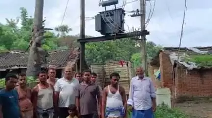 ठाकुरगंगटी: पहाड़पुर गांव में लगा नया ट्रांसफार्मर, पब्लिक ऐप की खबर का हुआ असर