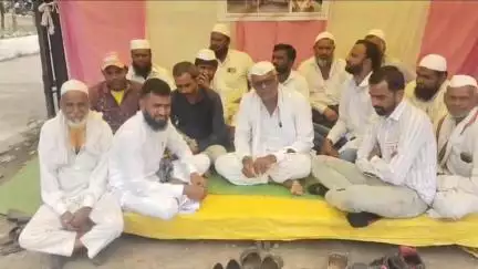 खुलताबाद: बोडखा व लोणी येथे इयत्ता ९वीचा वर्ग सुरु करण्याची मागणीसाठी जिल्हा परिषद कार्यालयासमोर शालेय व्यवस्थापन समितीचे आंदोलन