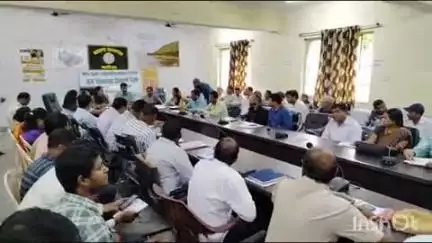 घाटशिला: प्रखंड कार्यालय के सभागार में उप विकास आयुक्त ने जन शिकायत निवारण दिवस का शुभारंभ किया