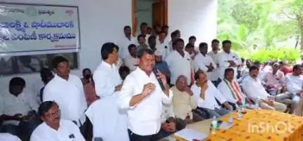 అశ్వారావుపేట: దమ్మపేట మండలంలోని గండుగులపల్లి ఎమ్మెల్యే క్యాంపు కార్యాలయంలో ప్రభుత్వ పథకాల పంపిణీ కార్యక్రమం నిర్వహించిన ఎమ్మెల్యే జారే