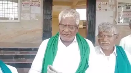 ಮೊಳಕಾಲ್ಮುರು: ಐಪಿಎಲ್ ನಿಷೇಧಿಸುವಂತೆ ಆಗ್ರಹಿಸಿ ಪಟ್ಟಣದಲ್ಲಿ ರೈತ ಸಂಘ ಪ್ರತಿಭಟನೆ
