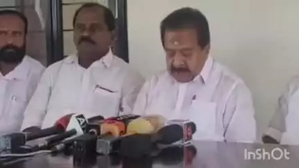 കോഴഞ്ചേരി: ആരോഗ്യ മന്ത്രി രാജി വെക്കണമെന്ന് മുൻ പ്രതിപക്ഷ നേതാവ് രമേശ് ചെന്നിത്തല പത്തനംതിട്ട ഗവ .റസ്റ്റ് ഹൗസിൽ പറഞ്ഞു