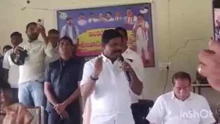 నాగర్ కర్నూల్: లింగాల, అంబటిపల్లి గ్రామాలలో ఇందిరమ్మ ఇళ్ల మంజూరు పత్రాలను అందజేసిన అచ్చంపేట ఎమ్మెల్యే వంశీకృష్ణ