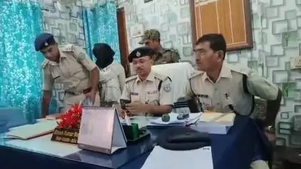 गोड्डा: बसंतराय हत्याकांड में पुलिस ने आरोपी को गिरफ्तार कर जेल भेजा, नगर थाना में डीएसपी ने की प्रेस कॉन्फ्रेंस