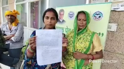 राजापुर: कर्वी के कालूपुर पाही निवासी महिला ने पारिवारिक जनों पर उनकी जमीन में जबरन मकान निर्माण करने का लगाया आरोप