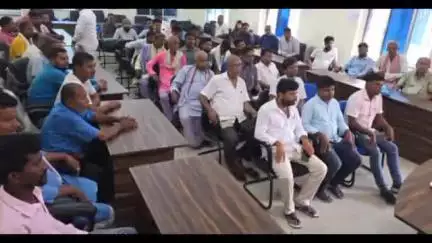 मरौना: मरौना बीडीओ ने टीसीपी भवन बेलही में प्रखंड के सभी पीडीएस विक्रेताओं के साथ दोपहर 3 बजे बैठक की