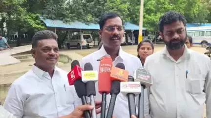 காஞ்சிபுரம்: காஞ்சிபுரம் மாவட்ட காவல் கண்காணிப்பாளர் அலுவலகம் வெளியே சமூக நீதிப் பேரவை தலைவர் கோபு பத்திரிகையாளர் சந்திப்பு
