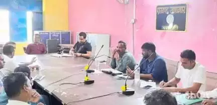 कांडी: कांडी प्रखंड कार्यालय में प्रखंड विकास पदाधिकारी राकेश सहाय ने मनरेगा की समीक्षा बैठक की