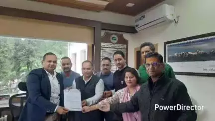 नैनीताल: सूखाताल स्थित पार्किंग स्थल पर स्थानीय नागरिकों के लिए बढ़ा शुल्क वापस लेने की मांग, एमडी से भाजपाइयों ने की मुलाकात