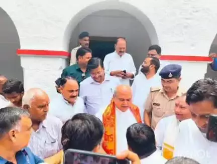 श्योपुर: श्योपुर पहुंचे विस अध्यक्ष तोमर, रेस्ट हाउस में कार्यकर्ताओं से मुलाकात कर सुनी जनसमस्याएं