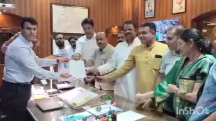 बालाघाट: कांग्रेस ने प्रदेश अध्यक्ष जीतू पटवारी पर दर्ज एफआईआर हटाने की मांग की, एसपी को सौंपा ज्ञापन