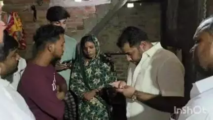 चौरीचौरा: आकाशीय बिजली गिरने से मृतक उस्मान के परिजनों से विधायक ने की मुलाकात