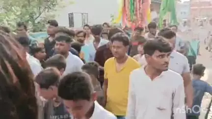 महवा: महुआ में मुस्लिम समाज ने निकाला अलम का जुलूस