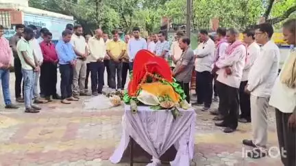 हिलसा: हिलसा नगर परिषद के पूर्व प्रधान सहायक कृष्णानंद प्रसाद के निधन पर शोक सभा में दी गई श्रद्धांजलि