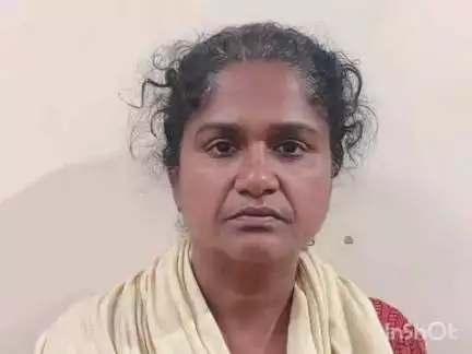 അമ്പലപ്പുഴ: ഓമനപ്പുഴയിൽ യുവതി കൊല്ലപ്പെട്ട സംഭവത്തിൽ മാതാവും മാതൃസഹോദരനും അറസ്റ്റിൽ