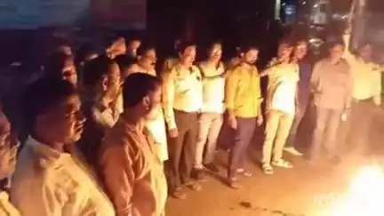 जामताड़ा: जामताड़ा में झामुमो कार्यकर्ताओं ने फूंका भाजपा का पुतला, भोगनाडीह घटना पर साजिश का आरोप लगाया