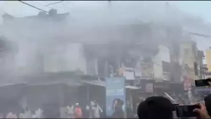 हज़ारीबाग: शहर के बीचो-बीच पुलिस ने किया मॉक ड्रिल, लाठी चार्ज, आंसू गैस के गोले और फायरिंग का दिखा नज़ारा