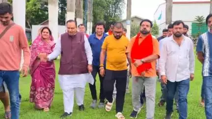 चौरई: सांसद विवेक बंटी साहू की पदयात्रा में शामिल होने चिचोली पहुंचे पूर्व विधायक