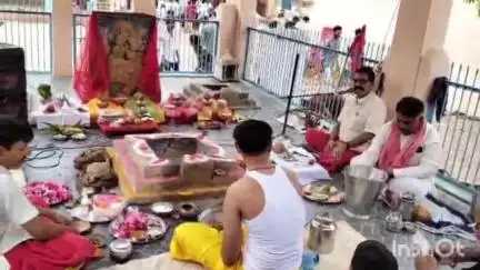 રાપર: વાગડના સુપ્રસિદ્ધ યાત્રાધામ રવેચી માતાજી મંદિરે આઠમ નિમિત્તે દર્શનારથીઓ ઉમટ્યા, વિવિધ ધાર્મિક કાર્યક્રમો યોજાયા